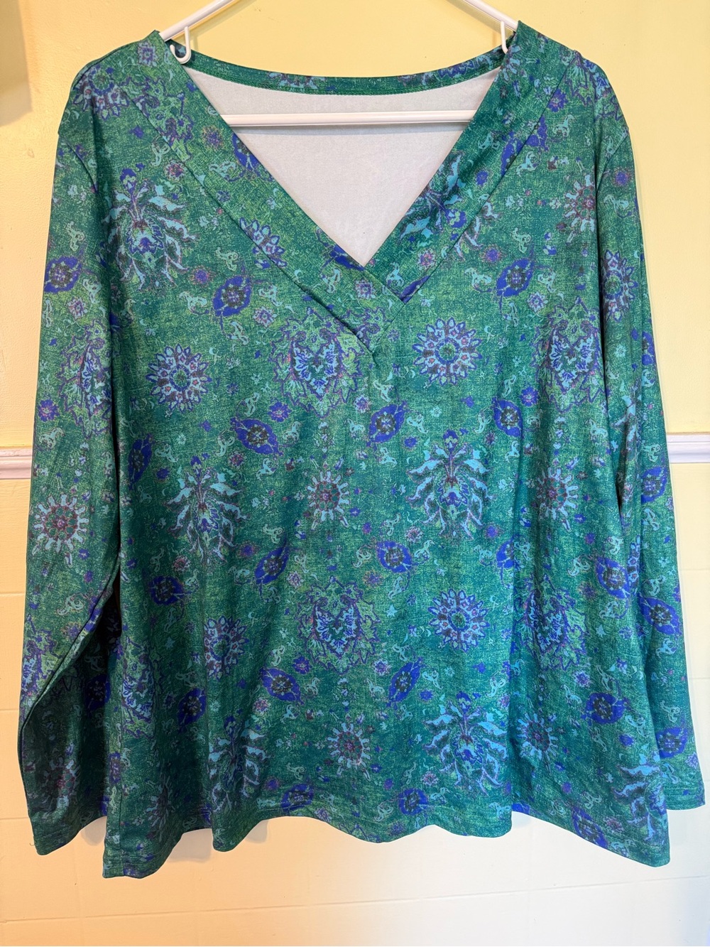 SHEIN Green V-Neck Long Sleeve Floral Print Top